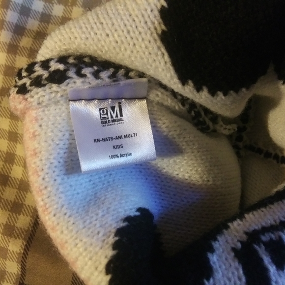 Toddler snow hat/beanie - Picture 3 of 4